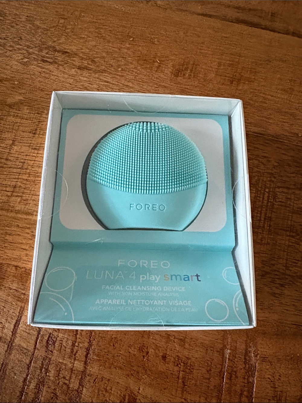 Facial cleansing device (non-phone item)
